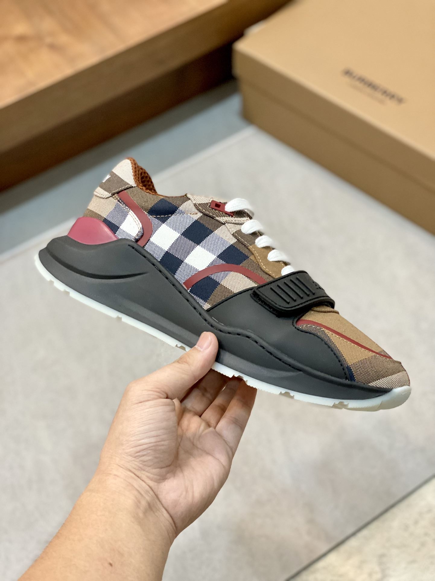 Burberry Low Shoes